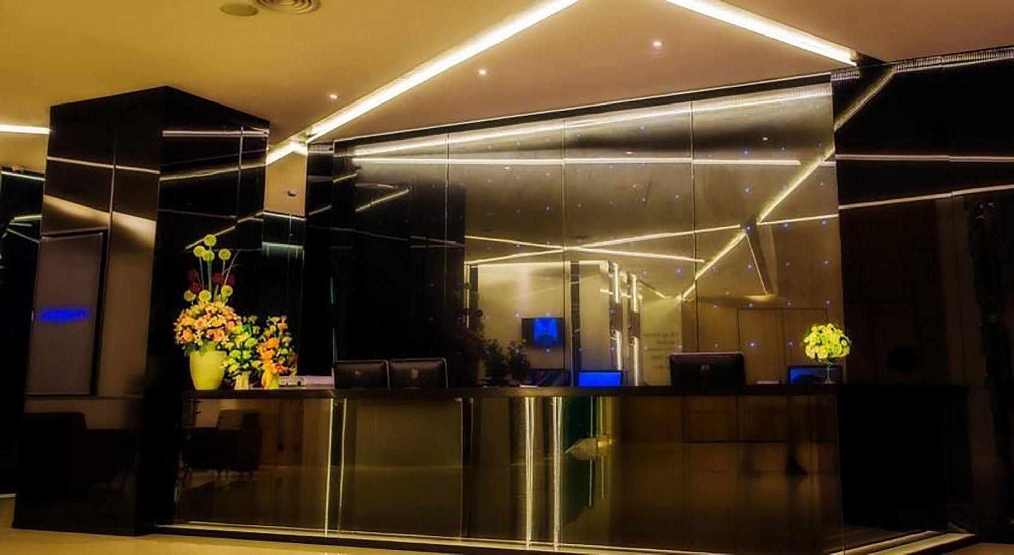 Crystal Hotel Hat Yai Extérieur photo