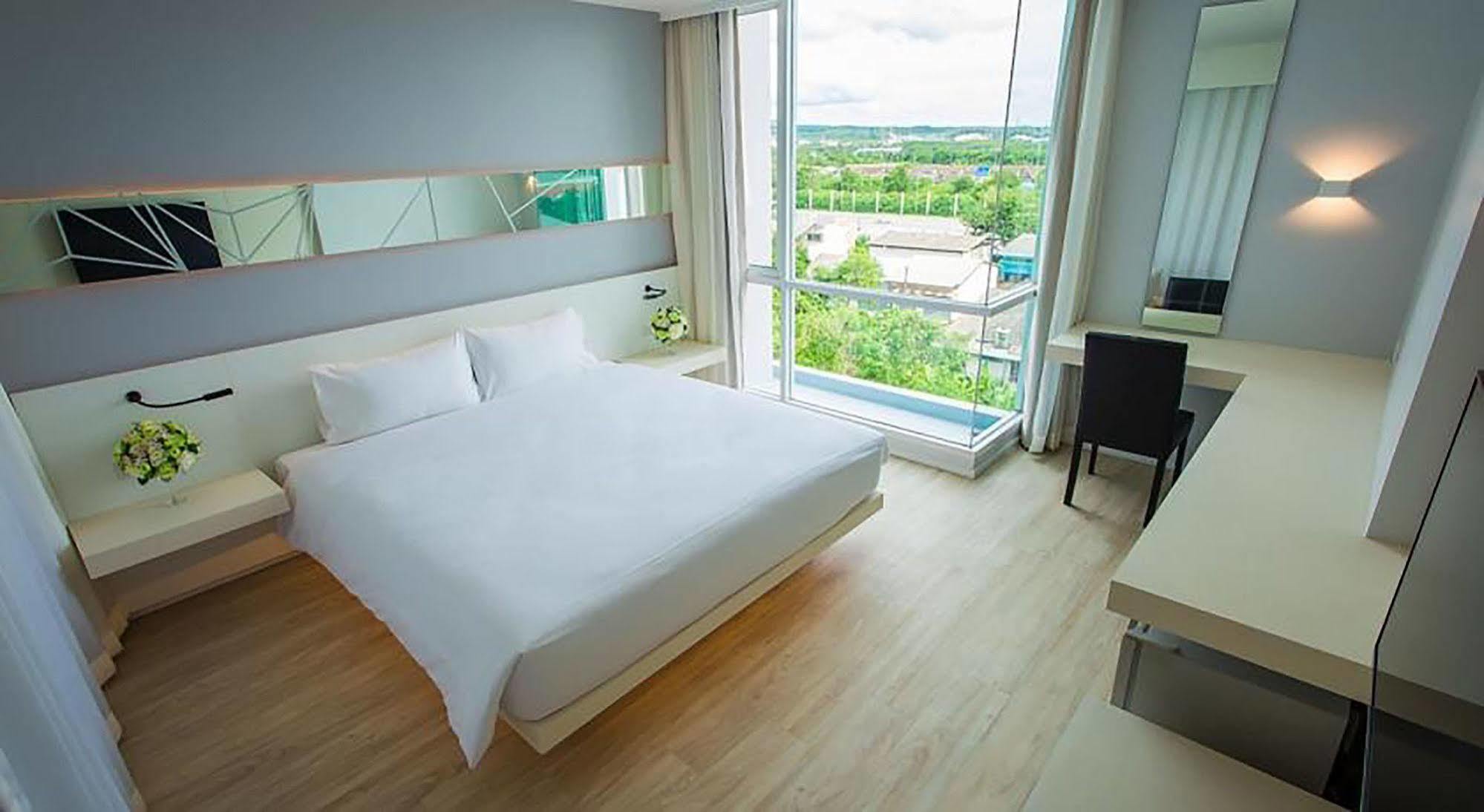 Crystal Hotel Hat Yai Extérieur photo
